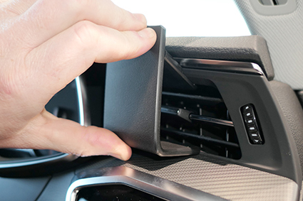 HoldMyPhone: Revolutionising Car Phone Mount Safety and Convenience